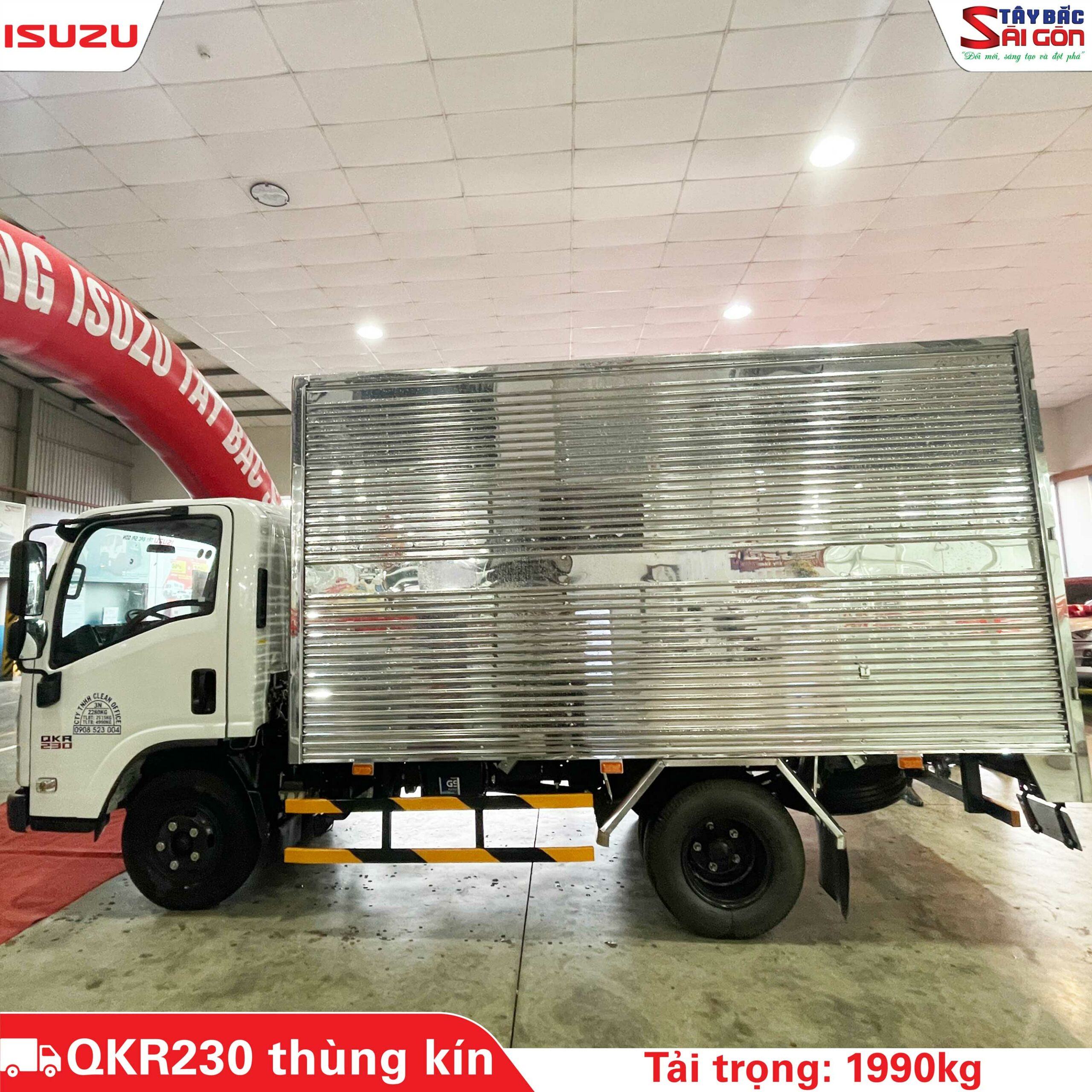 Xe Tải ISUZU QKR270 2.4 Tấn Thùng Mui Bạt Cao Cấp