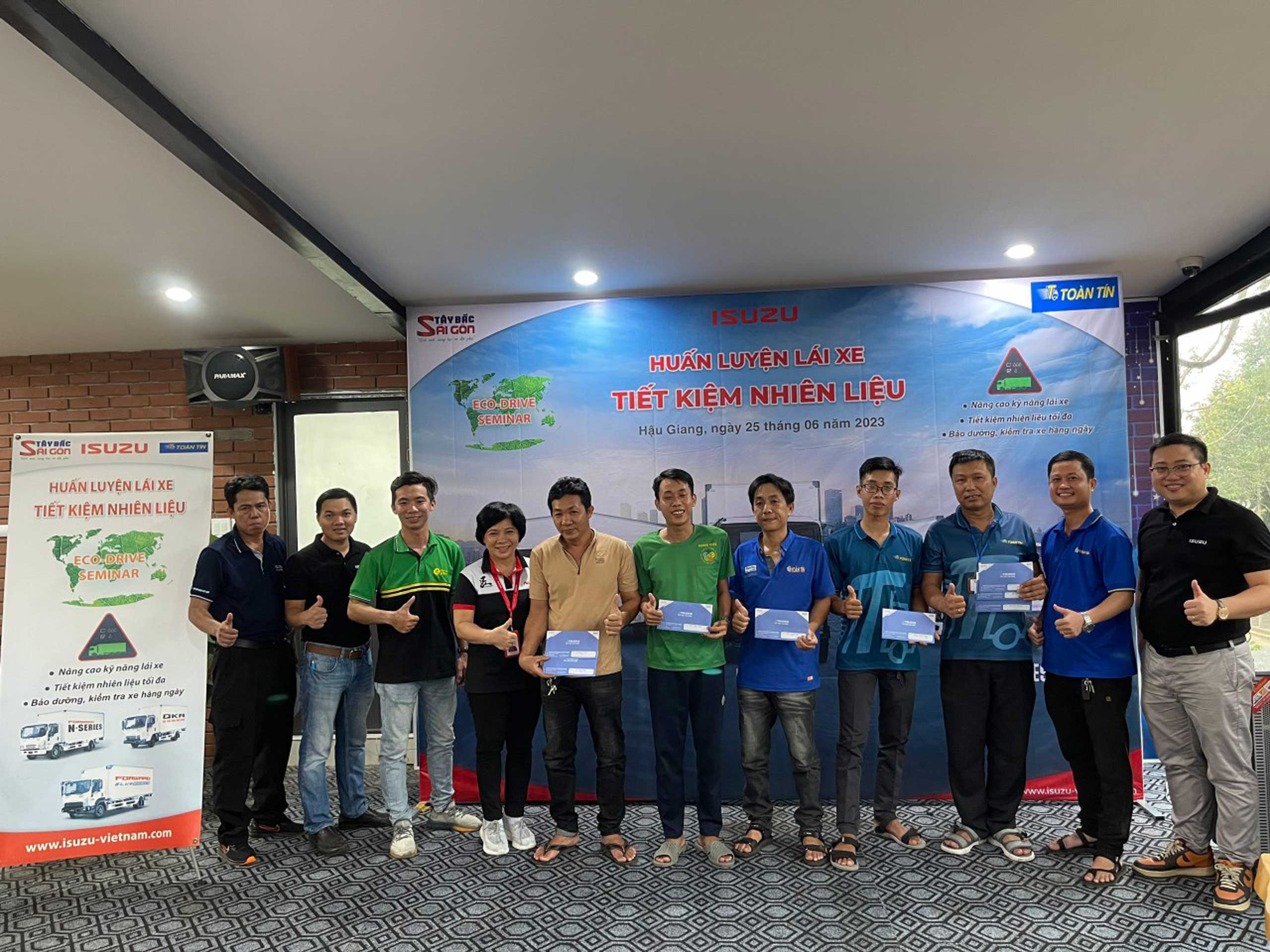 Trao thưởng cho các tài xế xuất sắc
