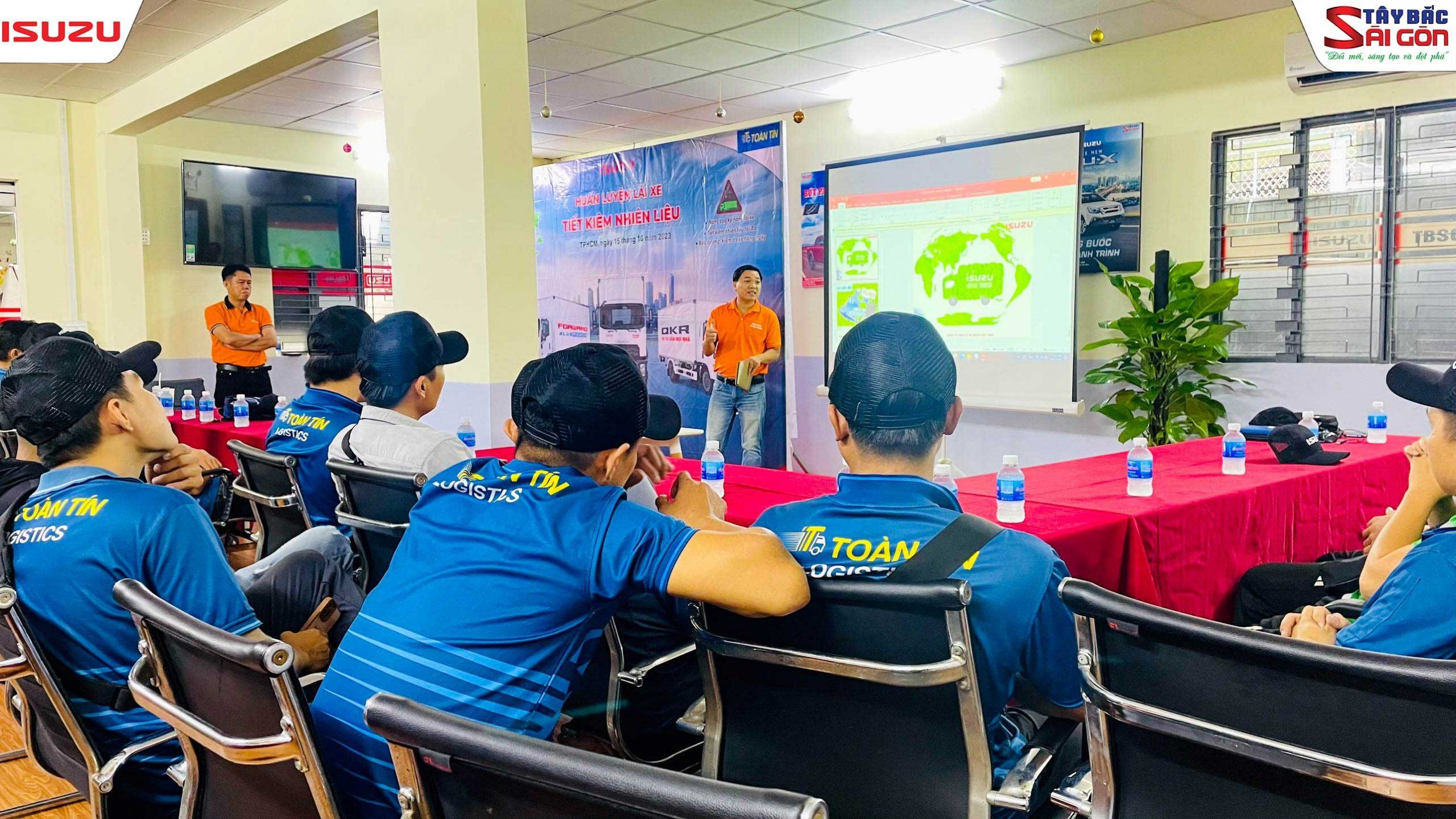 Huấn luyện lái xe tiết kiệm nhiên liệu