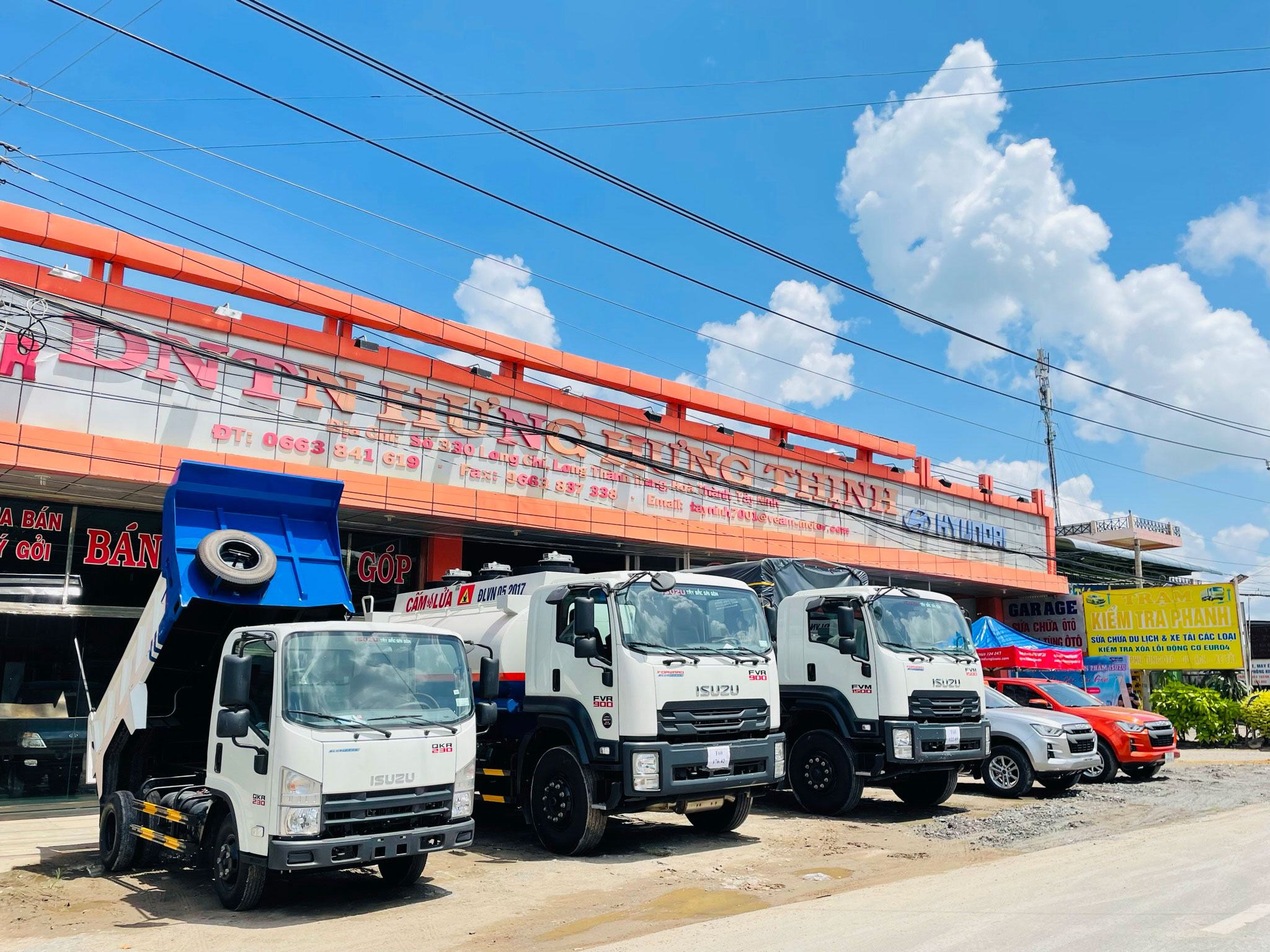 Xe tải trưng bày
