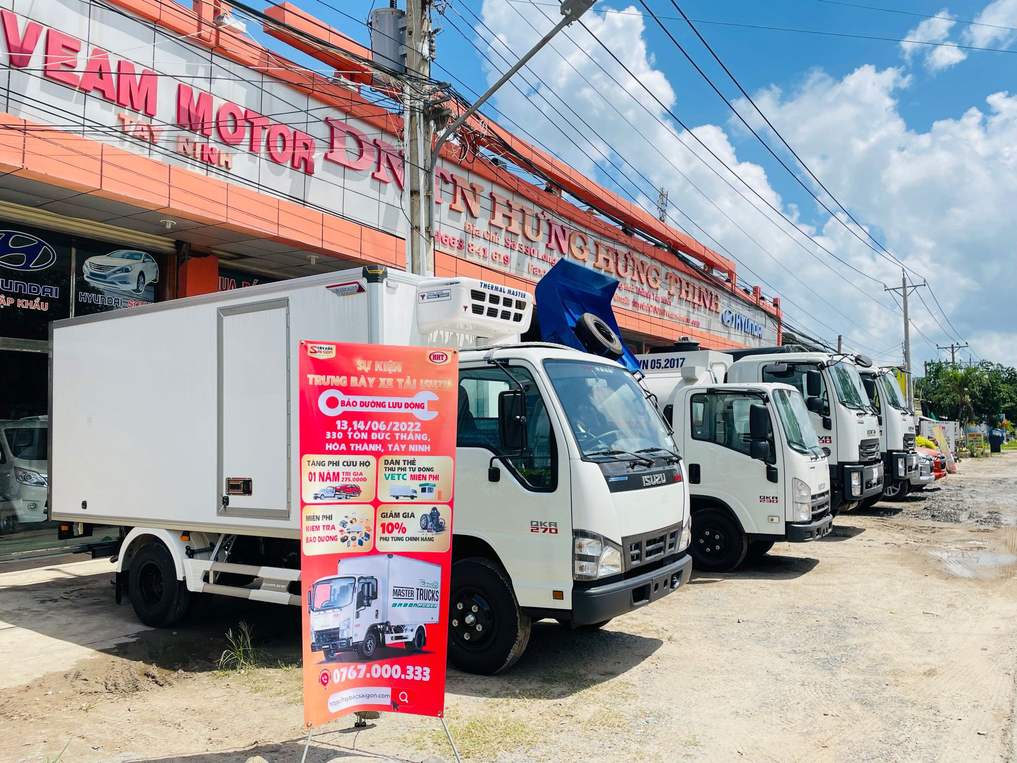 Xe tải trưng bày