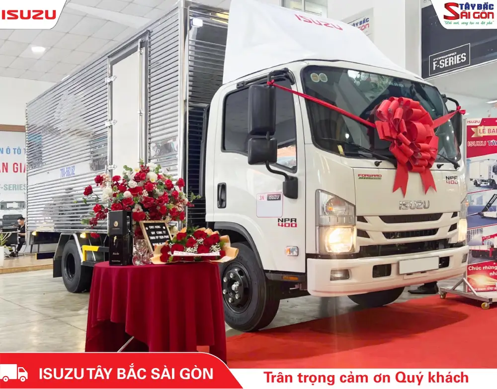 Bàn giao xe NPR400