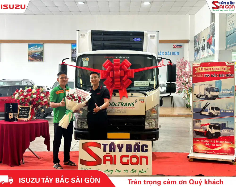 Bàn giao xe QKR210 thùng lạnh