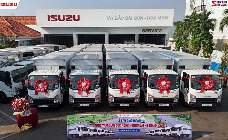 Lễ bàn giao 20 xe tải tập lái ISUZU QKR210 tại ISUZU Tây Bắc Sài Gòn
