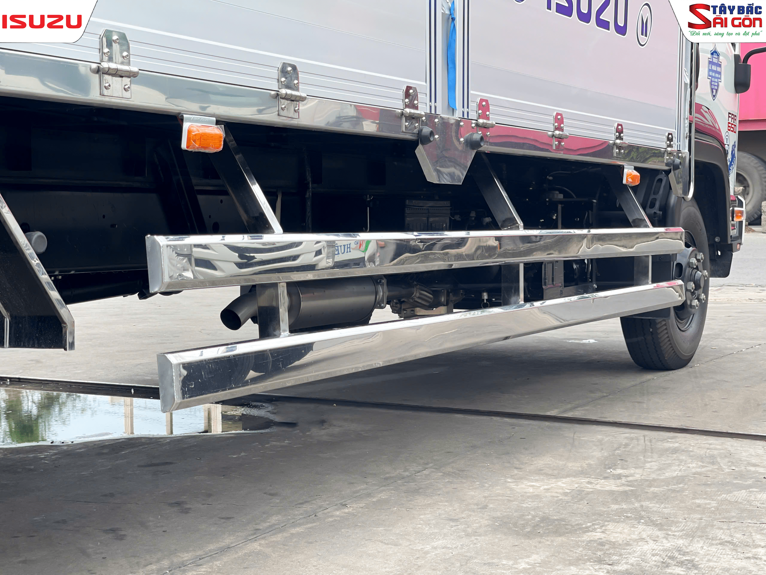 Cảng xe thùng mui bạt chất lượng cao bằng Inox 304 bóng loáng