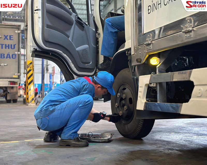 Hội thi tay nghề nội bộ Kỹ Thuật Viên ISUZU Tây Bắc Sài Gòn