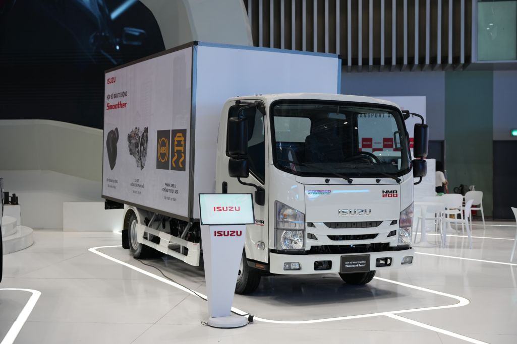ISUZU NMR200 - Xe tải số tự động
