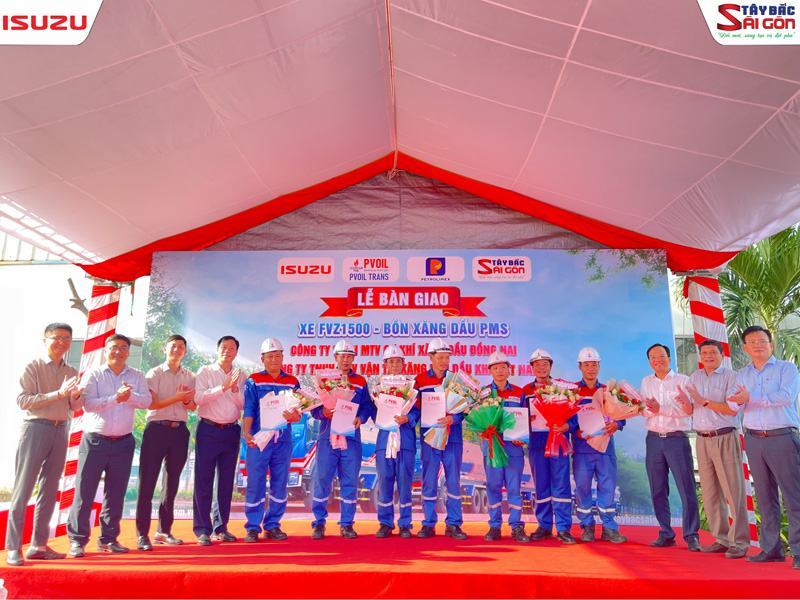 Nghi thức bàn giao xe cho tài xế