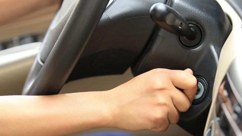 Nổ máy cầm chừng dễ gây tiêu hao nhiên liệu
