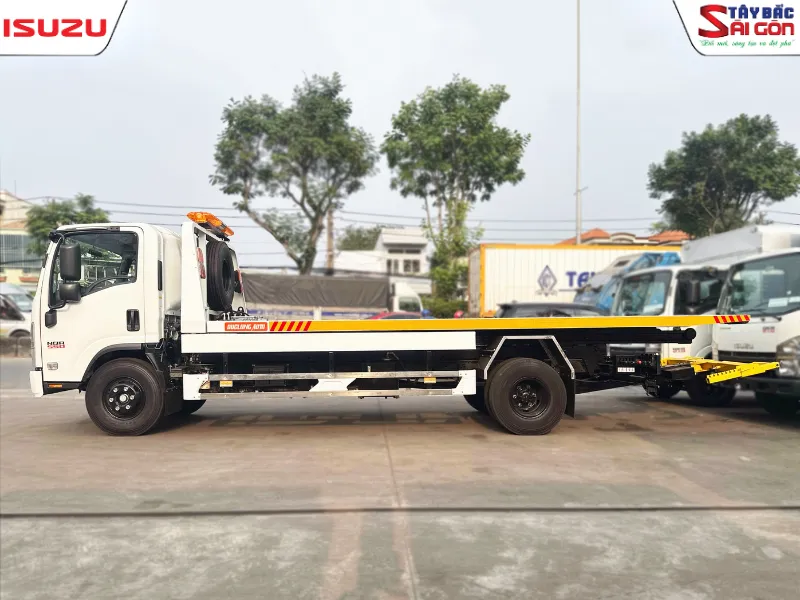 ISUZU NQR550 -  Mẫu xe chuyên dụng chở ô tô sàn trượt tối ưu